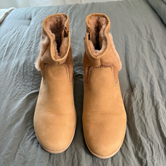 Olukai Pa'ina Hulu Shearling Lined Waterproof Tan Leather Booties. Size 7. - Picture 4 of 16